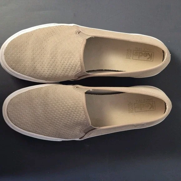 Keds Slip On  Women's Size 10 Sneaker /Beige Suede Perforated Dream Foam Slip In - Picture 2 of 9